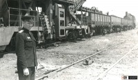 Железная дорога (поезда, паровозы, локомотивы, вагоны) - Инженер-путеец В.Х.Балашенко у землеуборочной машины собственной конструкции