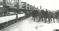 Железная дорога (поезда, паровозы, локомотивы, вагоны) - Пионеры провожают эшелон с тракторами ЧТЗ на ст.Челябинск-Главный