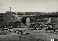 Железная дорога (поезда, паровозы, локомотивы, вагоны) - Поезд на мосту через заводской пруд близ ст.Кыштым