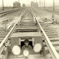 Железная дорога (поезда, паровозы, локомотивы, вагоны) - Инспектор в яме...
