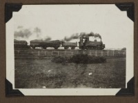Железная дорога (поезда, паровозы, локомотивы, вагоны) - Танк-паровоз с поездом на узкоколейной ж.д.