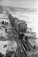 Железная дорога (поезда, паровозы, локомотивы, вагоны) - Перевозка тепловоза ТЭМ1-0332 со ст.Качканар на рудник