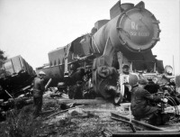 Железная дорога (поезда, паровозы, локомотивы, вагоны) - Результат партизанской диверсии на железной дороге