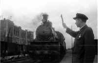 Железная дорога (поезда, паровозы, локомотивы, вагоны) - Паровоз Эу712-46 с первым поездом из Москвы  в освобожденном Орле