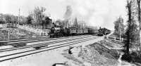 Железная дорога (поезда, паровозы, локомотивы, вагоны) - Паровоз Ав.24 типа 2-3-0 (слева) с поездом
