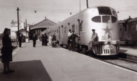 Железная дорога (поезда, паровозы, локомотивы, вагоны) - Дизель-поезд ДП1 у перрона рижского вокзала