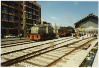 Железная дорога (поезда, паровозы, локомотивы, вагоны) - Посетители на путях Железнодорожного музея в Аргансуэле, Мадрид