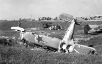 Минск - Разбитые советские истребители на аэродроме Минска