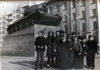 Минск - Минск. У памятника -Танку, первым вошедшему летом 1944 года в город Минск.