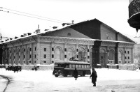 Войны (боевые действия) - Здание Манежа в маскировочной окраске. Москва, зима 1941 г.