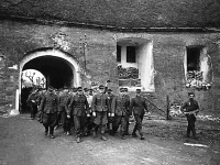 Войны (боевые действия) - Конвоирование немецких военнопленных. Прибалтика,