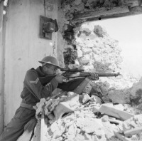 Войны (боевые действия) - Новозеландский снайпер в бою у Монте-Кассино,Италия.