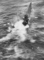 Войны (боевые действия) - Немецкая подлодка U-426 под ударами британской летающей лодки 