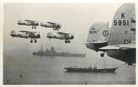 Корабли - Самолёты над королевской яхтой Виктория и Альберт. 1937