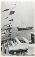 Корабли - Королевская яхта Виктория и Альберт проходит по линиям флота