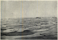 Корабли - Льды и скалистый берег побережья Чукотки
