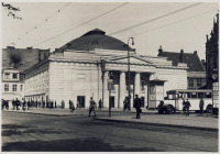 Гданьск - Гданськ.  Міський театр і автобус.
