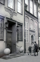 Гданьск - Данциг.  Вул.Півна,11. В цьому будинку була штаб-квартира  NSDAP.  Тут в 1939 р. бував Адольф Гітлер.