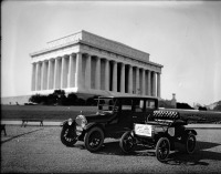 Вашингтон - Oldsmobile [in front of Lincoln Memorial, Washington, D.C. США , Вашингтон (округ Колумбия)
