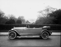 Вашингтон - Duesenberg car [White House, Washington, D.C., in background США , Вашингтон (округ Колумбия)