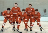 Спорт - Первая пятерка сборной СССР по хоккею.
