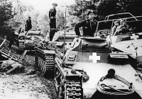 Военная техника - Колонна немецких танков движется по территории Польши. Сентябрь 1939 года