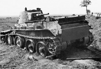 Военная техника - Подбитый советский танк БТ-7. Восточный фронт, июнь 1941 года
