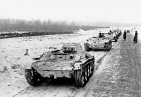 Военная техника - Колонна танков Т-60 движется к передовой. Западный фронт, ноябрь 1941 года