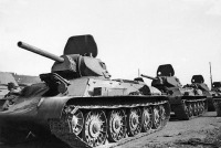 Военная техника - Танки Т-34 учебного танкового батальона СТЗ готовы вступить в бой. Сталинград, сентябрь 1942 года