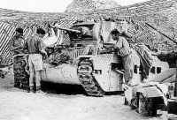 Военная техника - Подготовка «Матильды» к бою. Северная Африка, 1940 год