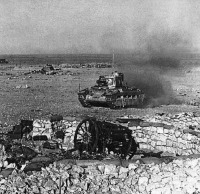 Военная техника - «Матильда» среди остатков лагеря Нибейва. 9 декабря 1940 года