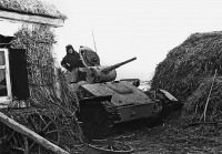 Военная техника - Легкий танк Т-70М в засаде. Декабрь 1942 года