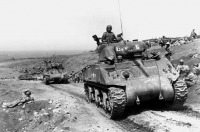 Военная техника - Танки М4А2 3-го танкового батальона корпуса морской пехоты США. Иводзима, февраль 1945 года