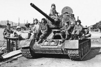 Военная техника - Танк Т-34-85 в Порт-Артуре. Август 1945 года