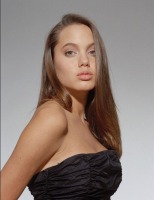 США - Фотосессия юной Анджелины Джоли