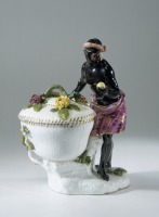 Предметы быта - Сахарница в виде женщины с корзинкой цветов