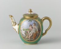 Предметы быта - Фарфоровый заварочный чайник с полихромной росписью и золочением, 1775