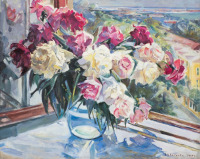 Картины - Валентина Цветкова. Розы и пионы в стеклянной вазе у окна