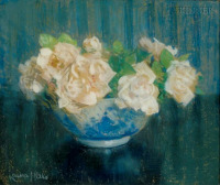 Картины - Лаура Комбс Хиллс. Белые розы в голубой вазе