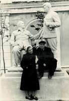 Владимир - Скульптура Сталина и Ленина в Комсомольском сквере.