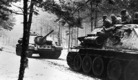 Калининградская область - Колонна САУ СУ-85 на марше в Восточной Пруссии Январь 1945 года