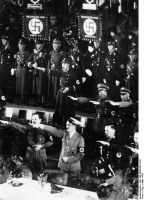  - Адольф Гитлер на встрече с руководителями в Кенигсберге.