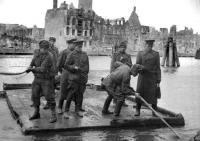 Калининград - Кёнигсбеог 1945 г. Импровизированная переправа
