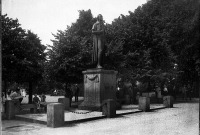 Калининград - Калининград (до 1946 г. Кёнигсберг). Памятник Шиллеру.