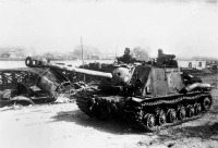 Калининград - Советская САУ ИСУ-122С ведет бой в Кенигсберге. 3-й Белорусский фронт, апрель 1945 года.
