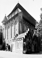 Калининград - Кёнигсберг. Могила Иммануила Канта на северо-восточном углу Кафедрального собора.