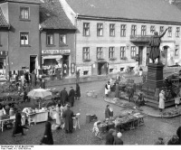 Советск - Продовольственный рынок и памятник Шенкендорфу на площади в Тильзите. 1930 год