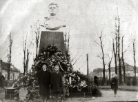 Черняховск - Памятник И. Д. Черняховскому.