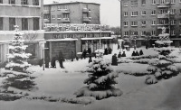 Черняховск - Сквер на улице Ленина. Магазин 