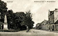 Гусев - Gumbinnen.  Hindenburgstrasse mit Kriegerdenkmal.